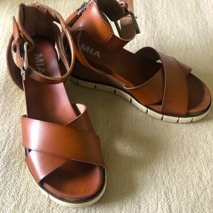 Sandals/ MIA